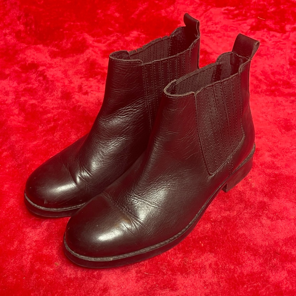 Topshop black leather Chelsea boots 6.5